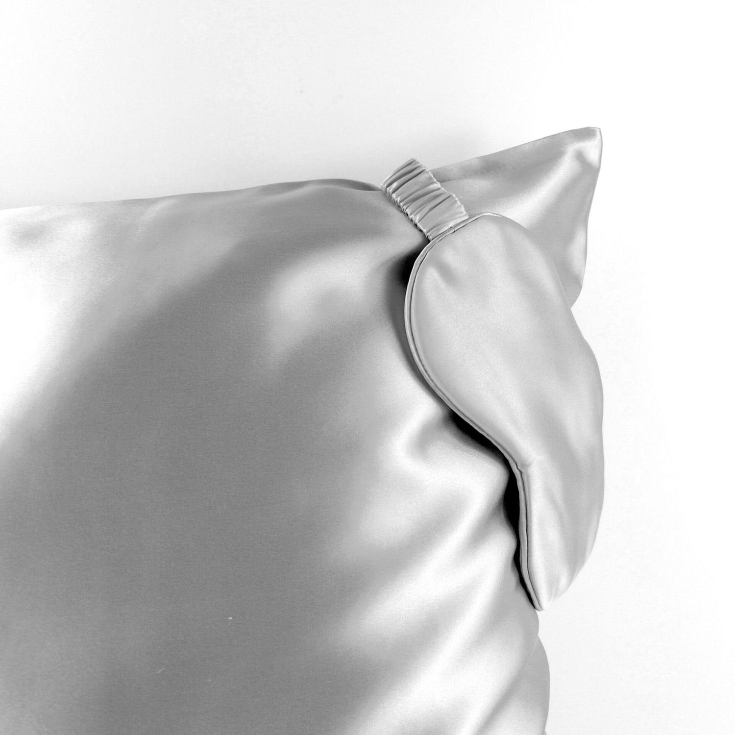 A deep dive into hair health and how a silk pillowcase can really benefit you