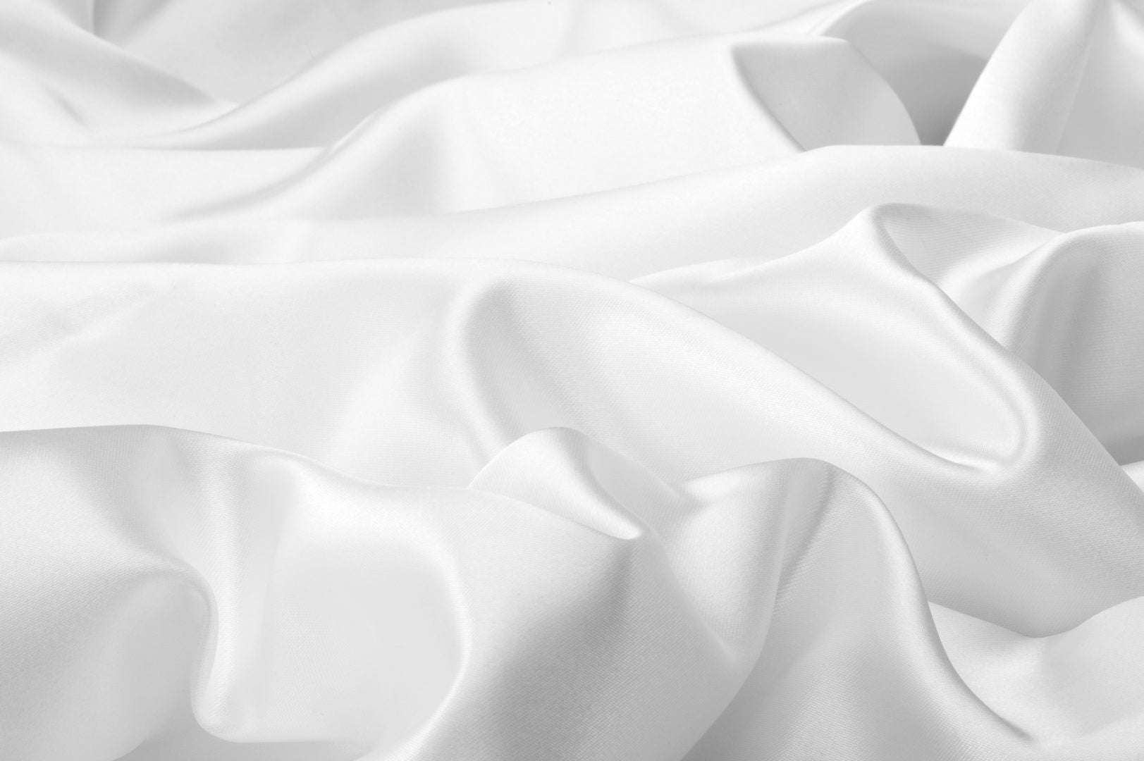 Why Silk Should Be An Addition To Your Babies Cot