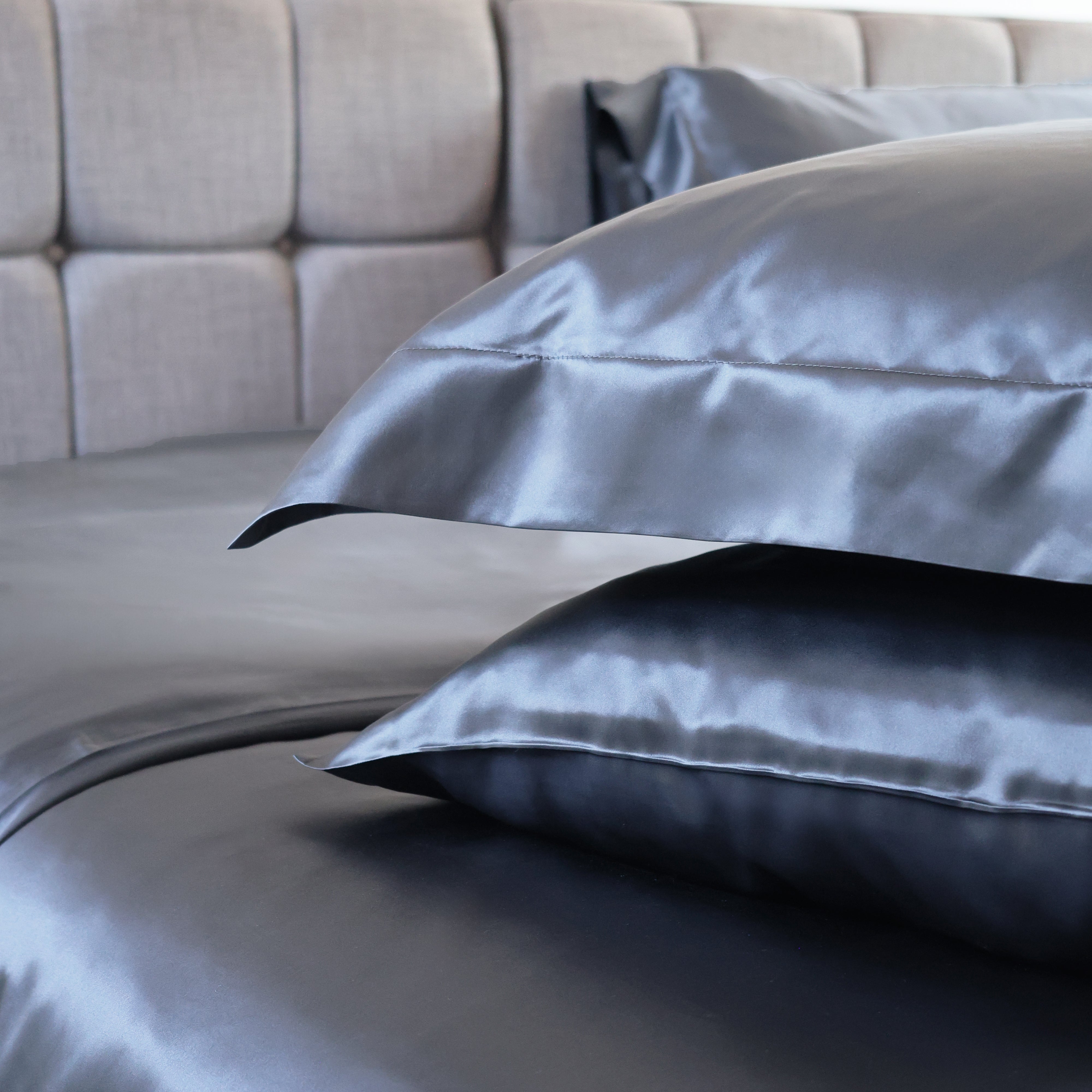 22 Momme Charcoal Square Oxford Silk Pillowcase