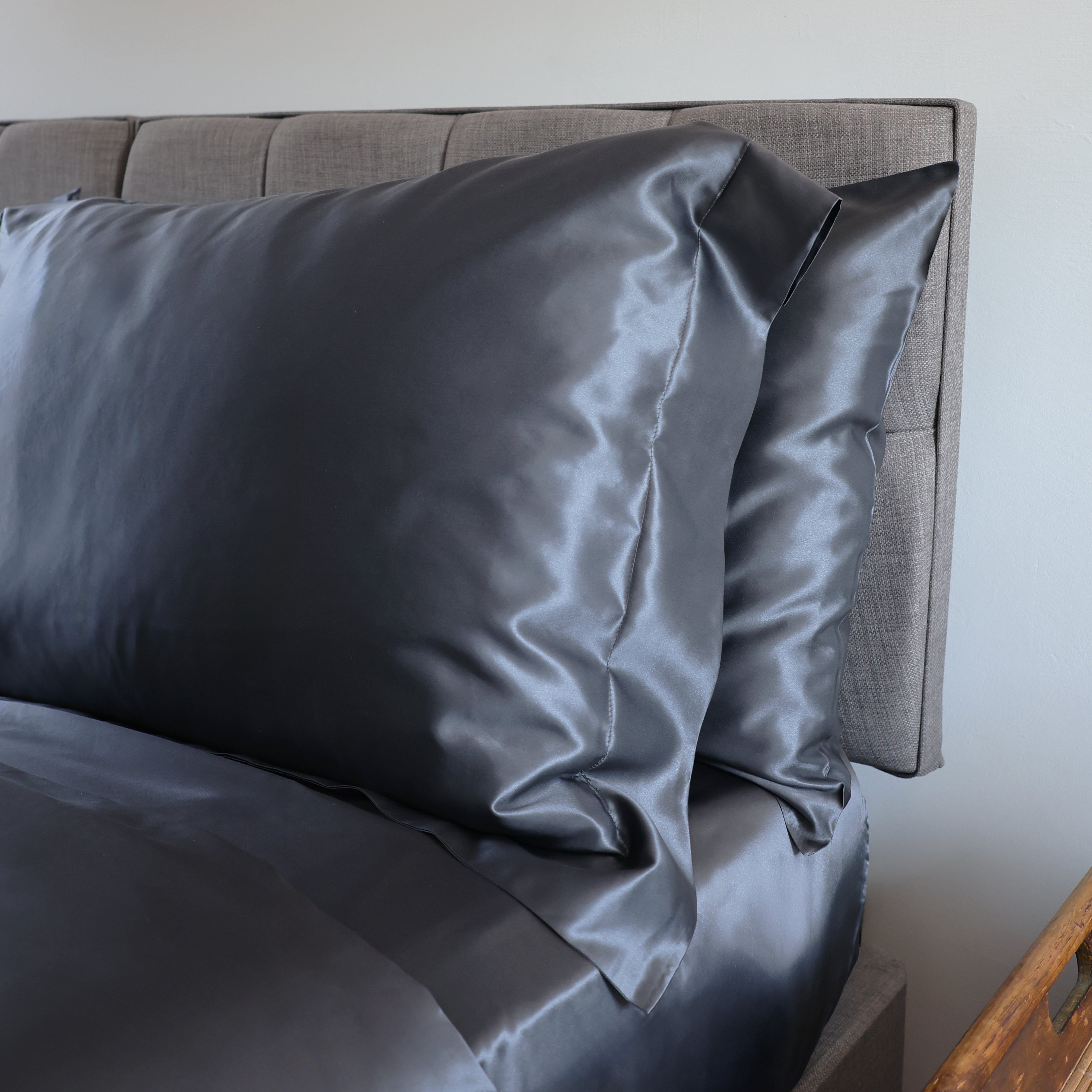 22 Momme Charcoal Oxford Silk Pillowcase