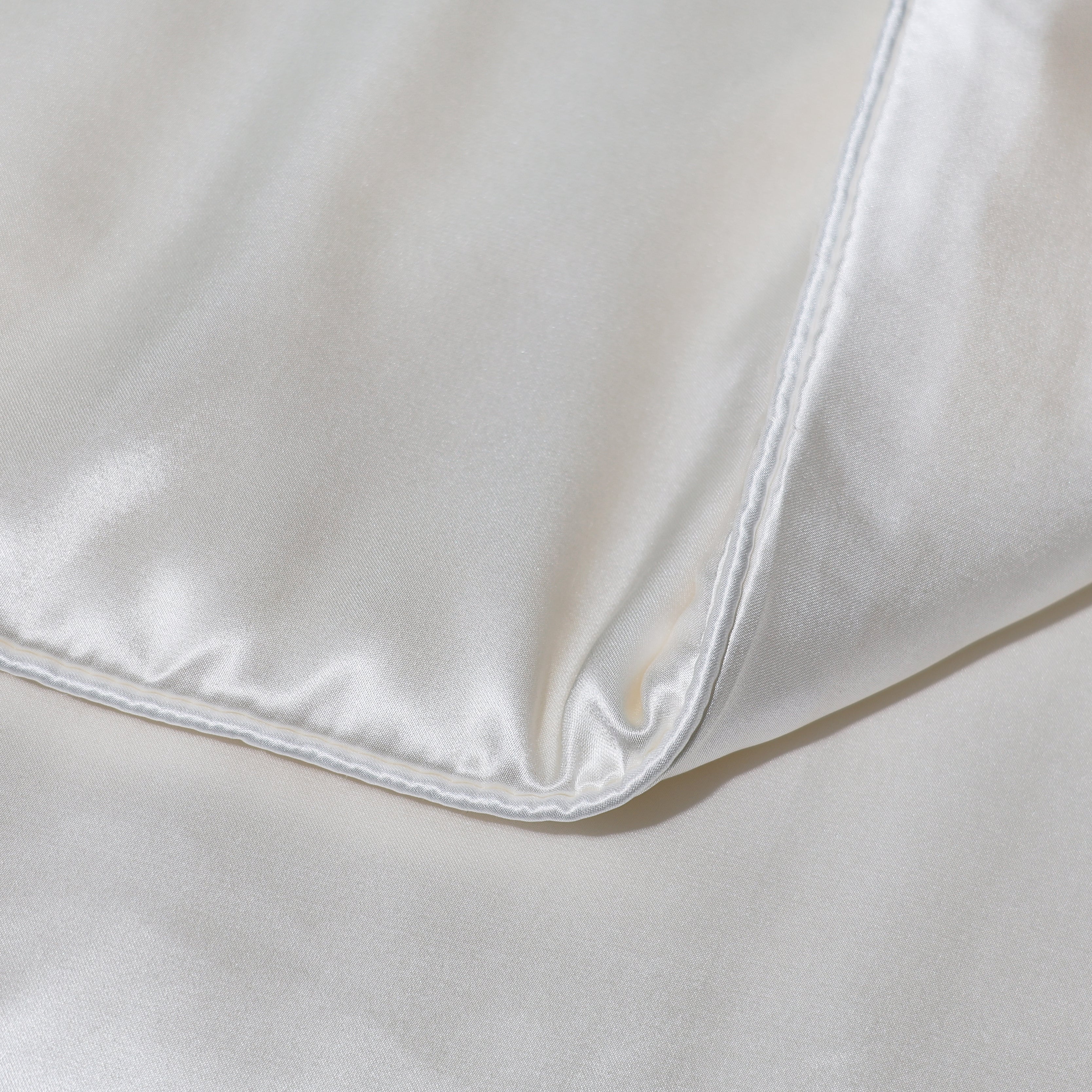 4 Tog Silk-Filled Silk Covered Duvet for Summer