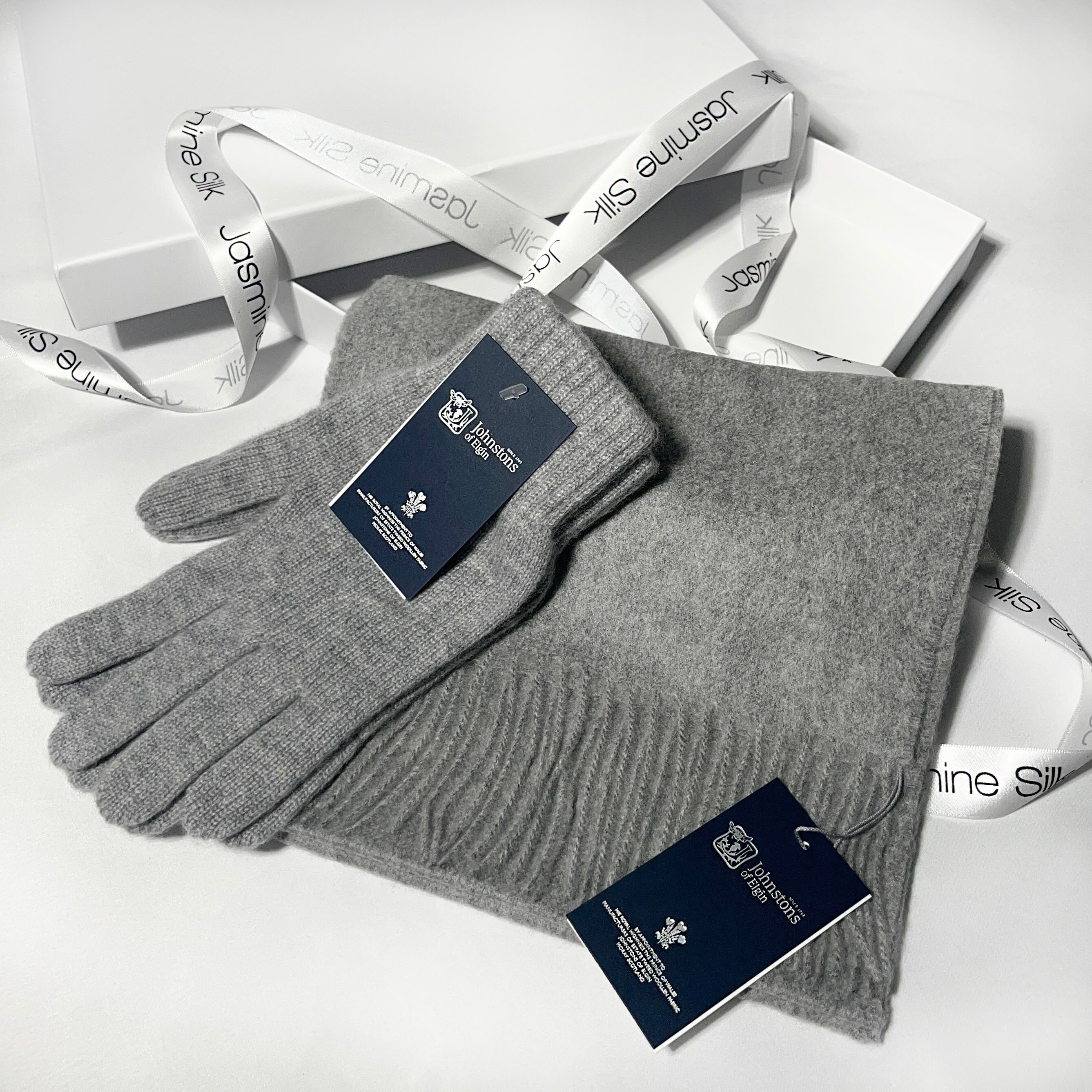 The Mens Cashmere Scarf & Gloves Gift Box Light Grey