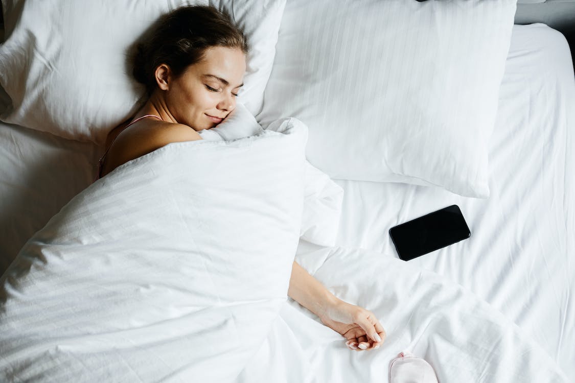 How to Stay Cool at Night With Silk
