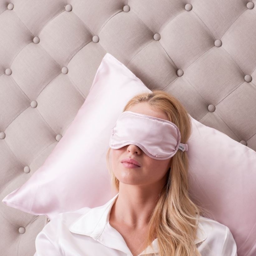 How Silk Face Masks Can Help Prevent a Viral Spread