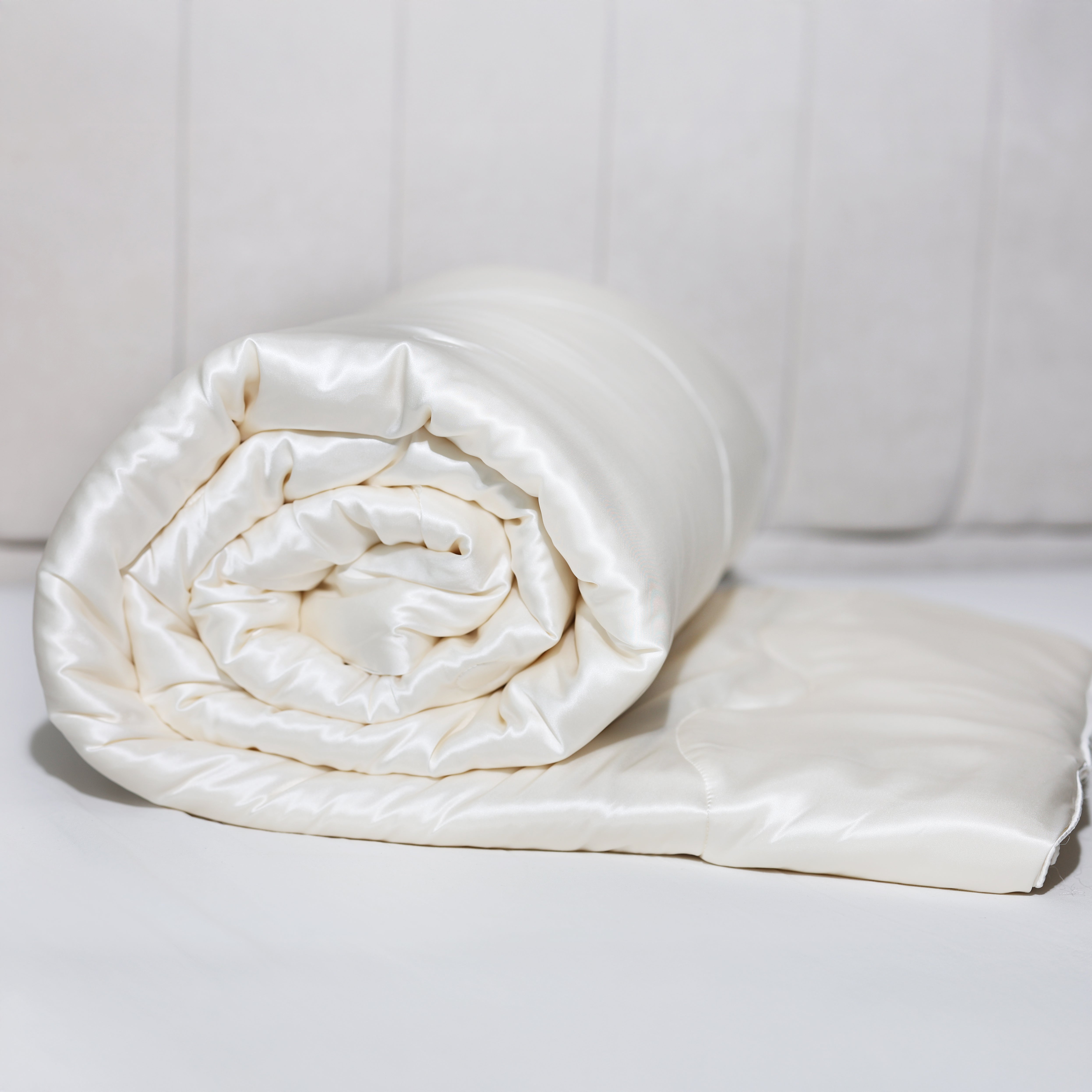 9 Tog Silk-Filled Silk Covered Duvet for All Seasons