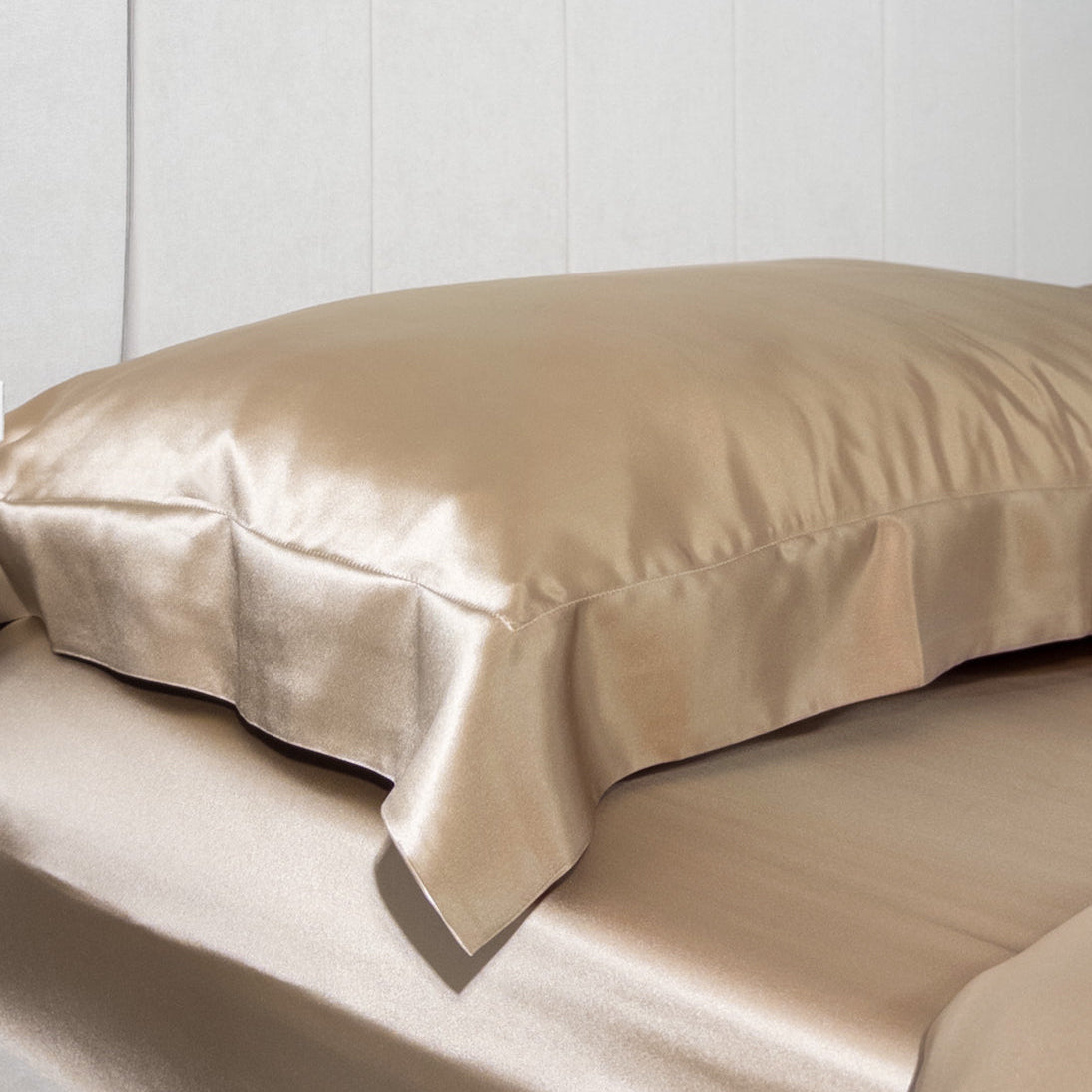 22 Momme Taupe Square Oxford Silk Pillowcase