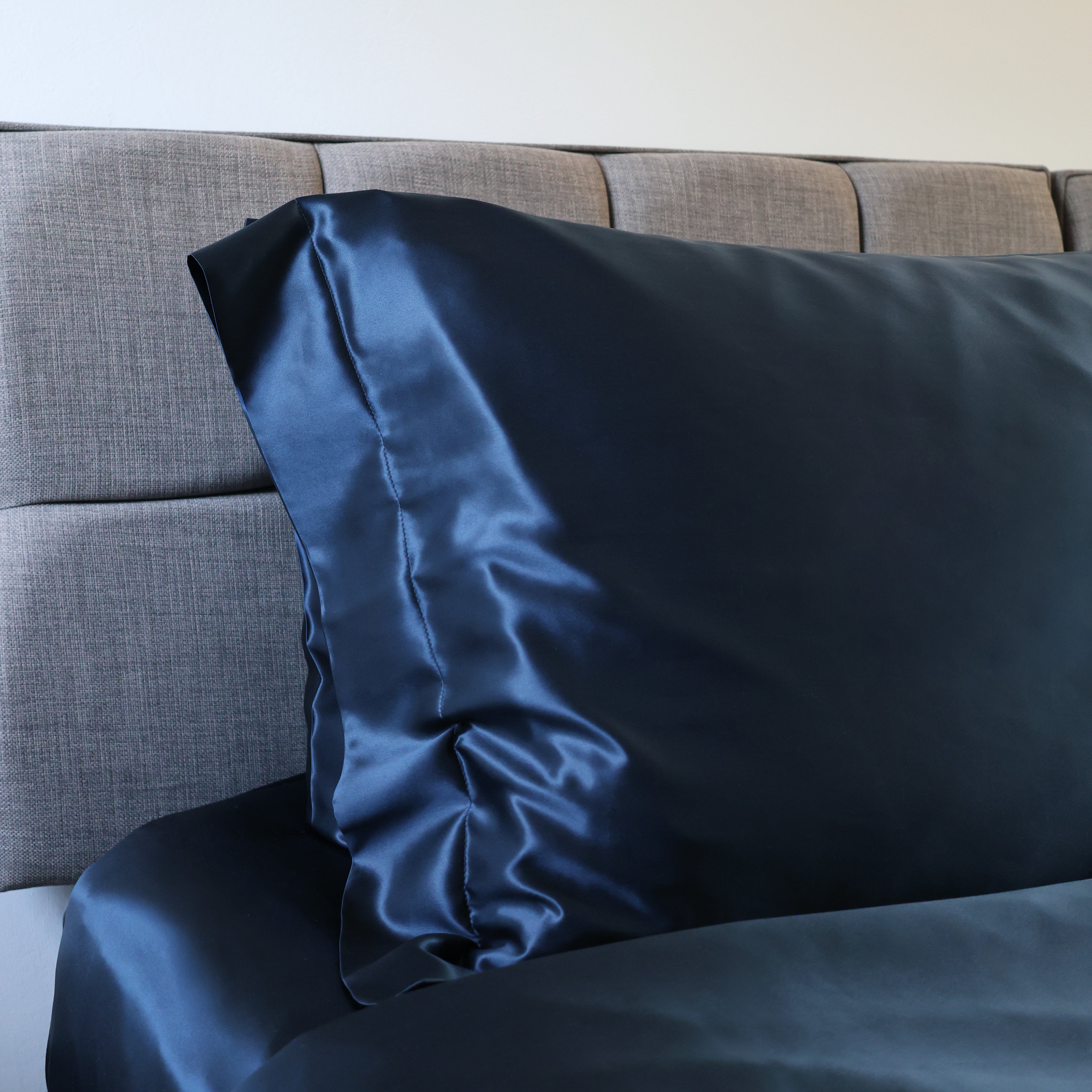 22 Momme Midnight Blue Oxford Silk Pillowcase