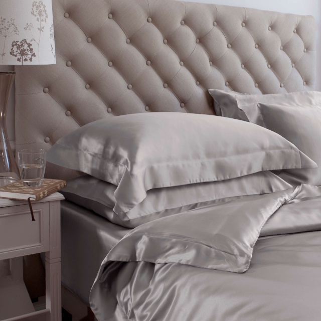 22 Momme Grey Oxford Silk Pillowcase