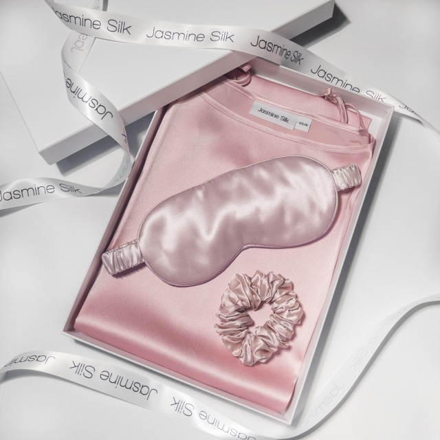 Dreamy Silk Delights Pink Gift Box 